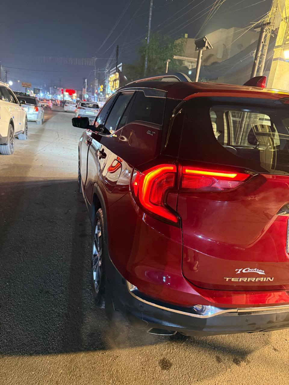 السلام عليكم
للبيع جي ام سي تيران 2018 رقم نجف بأسمي تحويل وين مايعجبك بأي محافظة رقم انكليزي وسنوية وهزة جديدة ( السيارة داخل وخارج وميكانيك جداً جداً جديدة )
فول مواصفات للأخير فرق عن الدينالي فقط 4 كاميرات 
محرك 2000 تيربو المرغوب 
بانوراما 
كشنات جلد كهرباء خزن ميموري
تدفئة كشنات 
كشن هزاز 
تدفئة ستيرن 
شاشة كبيرة كار بلي 
لايت وبروجكتر زينون 
نقطة عمياء 
حساس اصلي 
فور ويل 
وبعد بيها هواي مواصفات 
حادث أمريكا بابتين جهة عكس السائق بدون ايرباك جميع الايرباك سليمة حادث جداً بسيط بيها صبغ فقط بابتين وربع جاملغ امامي وربع الدعامية بچم كبس 
السيارة مخدومة جداً ومصروف عليها كلش هواي وترايها زيرو 
ترايك وين مايعجبك كير محرك صدر كله بكفالةماشية 109 الف كيلو حقيقي السيارة اخذتها من صاحبها صارلها 5 سنوات عندة 
3GKALVEX8JL165494
مكان السيارة بغداد السيدية 
السعر 15.500
155 ورقة وبيها مجال بسيط 
للأتصال على الرقم الواتس آب 
***********
تحياتي واحترامي للجميع
