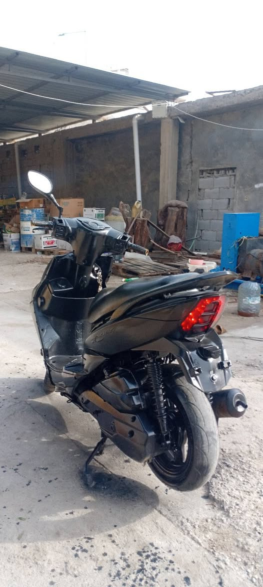 للبيع ب350 وبيها مجال
ياباني كلشي شغال 
موقعي ابو الخصيب حمدان 
رقمي ***********
