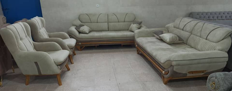 تم تنزيل البضاعة ( جمله - مفرد) 
🛋️ التخم التركي الفاخر 🇹🇷

✔ 10 مقاعد فخمة بجودة عالية وتصميم راقٍ

✔ القاعدة: هيكل حديد متين وقوي 

✔ الإسفنج: سوفت طبي مريح جدًا، مثالي لأصحاب الوزن الثقيل

🚚 التوصيل: مجاني حتى باب البيت!

💥 لأصحاب الذوق الرفيع وعشاق الأناقة! 💥

       اجعل منزلك أكثر فخامة وتميزًا 

📢 متوفر تجهيز جملة ومفرد

📍 العنوان:  ناصريــــــة  شــــارع 30

              مجمع علي الشويلي 

              مجاور مكتب الصدرين للعقار

*********** 

***********
