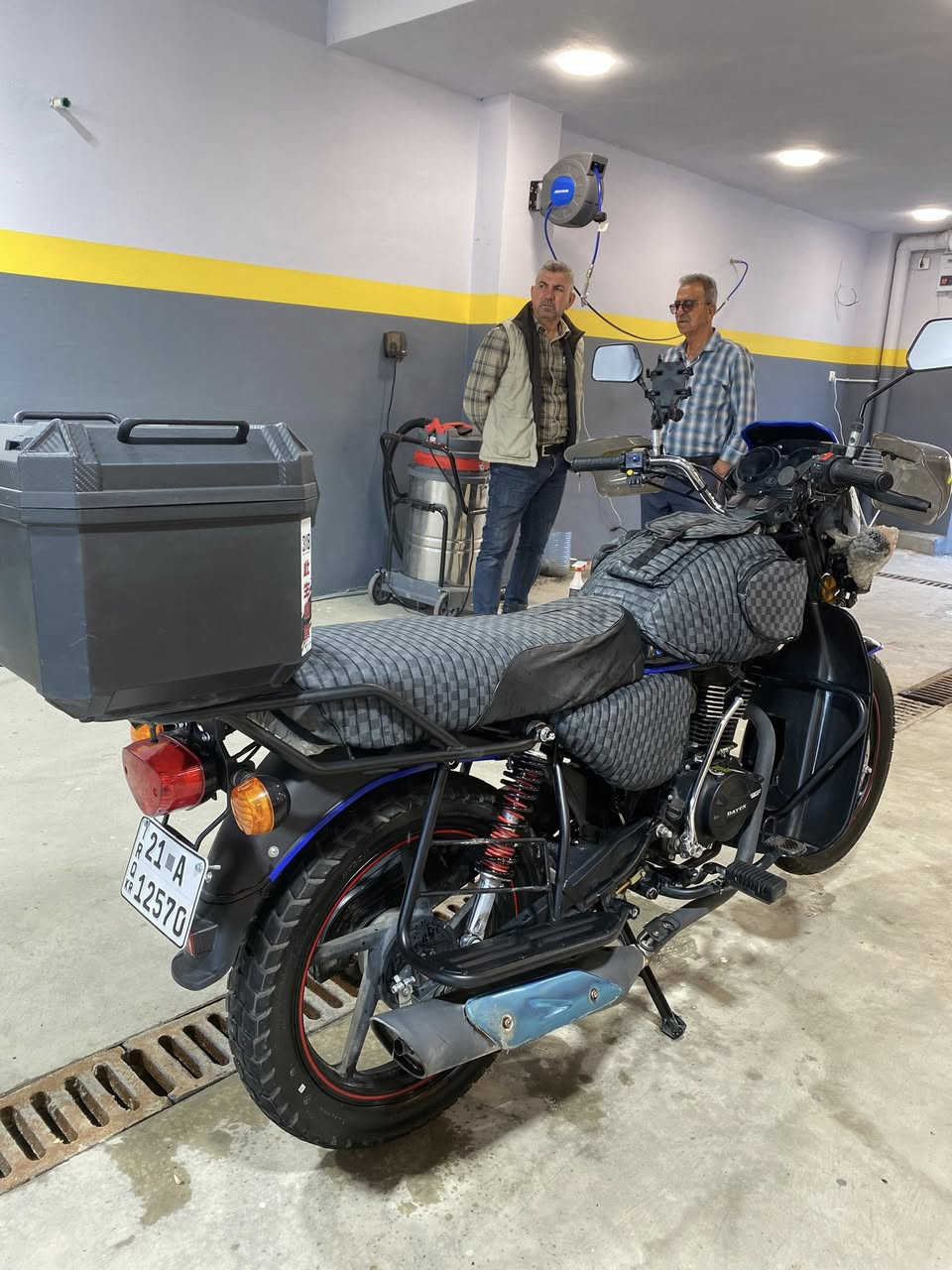 سلام عليكم دراجة دايوان2025
رقم سليمانية جديد تحويل ثاني يوم
يدات هيتر 
لايت زينون ابيض قوي جدا
+لايتات اصفر عدد ٤ ماركة سيزر
دبل بطارية
صندوق gs
شاشة الكترونية
مكينة ٢٠٠
ماشية ١٤ الف 
تغليف حاطه اول ماشتريته يع‌ـنيہ كشر وكشن بلاد
مابيها نقص برغي 
سعرها ويا الغراض كامل ابيع ٢٣٥٠ بي مجال بسيط


**إذا كنت صاحب هذا الإعلان وتريد حذفه لأي سبب، رجاءا أرسل رسالة إلى الدعم الفني**