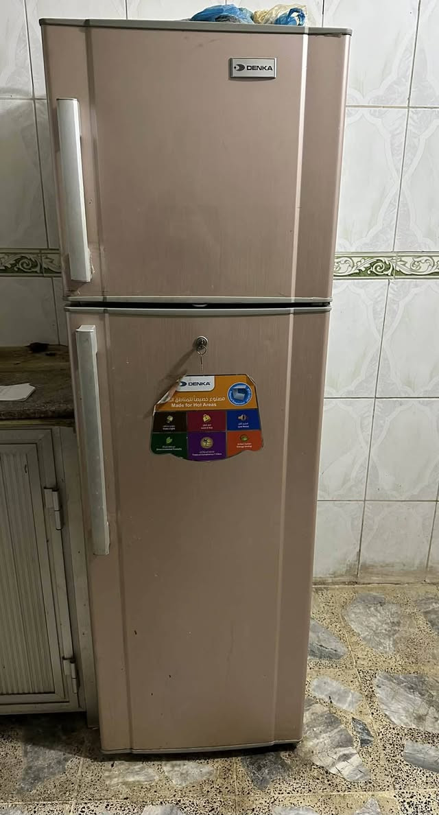 ثلاجه للبيع مابيه اي عيب جدا نظيفه 
السعر 250 بي مجال 
بعقوبة جديدة قرب مرطبات فانيلا
***********
