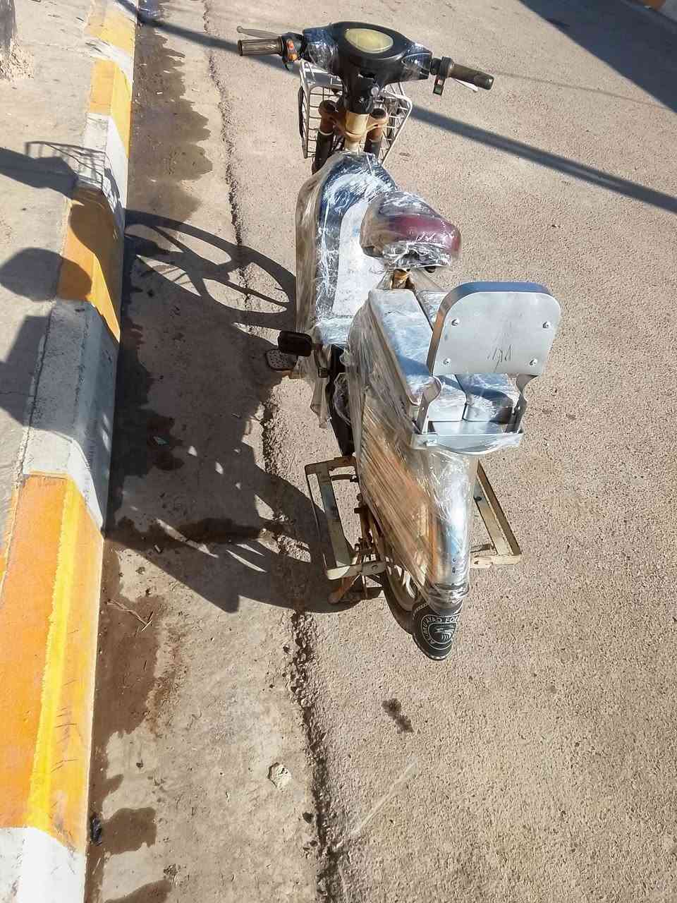 السلام عليكم
سلام عليكم 
موطور شحن للبيع نوع (الاخوين)

(بطاريات عل فحص يقرن 10ونص خير من الله + الهورن والضوء شغالات كلشي مابيه ماتحط عليه لو ربع)
السعر 200الف وبي مجال وتدلل اتصل وانداريك.
رقمي موجود واتساب
 ***********
