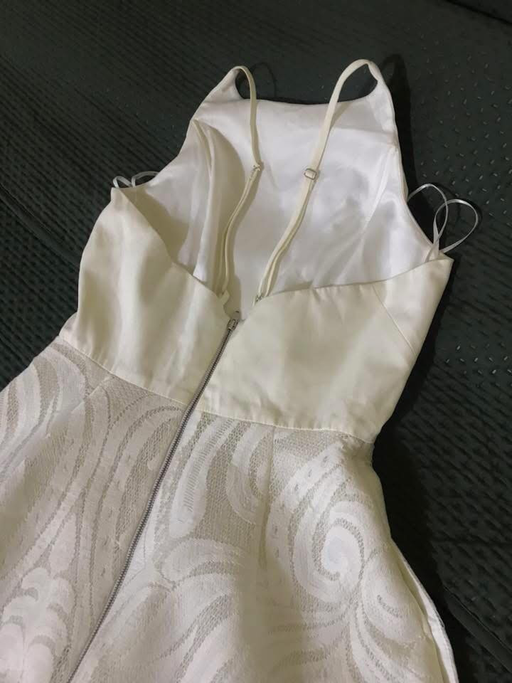 فساتين ثنين لون اوف وايت ولؤلؤي قياس ٣٨/٤٠.


**إذا كنت صاحب هذا الإعلان وتريد حذفه لأي سبب، رجاءا أرسل رسالة إلى الدعم الفني**