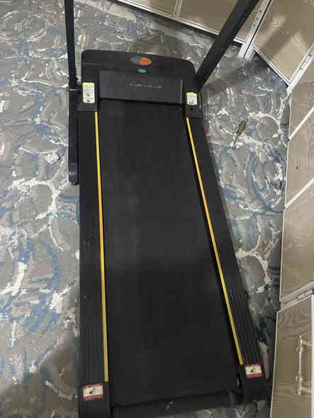 جهاز جري كهرباي وزن ١٥٠ كيلو مع جهاز تكسير شحوم اتصل على الرقم *********** السعر ٣٠٠ الف
