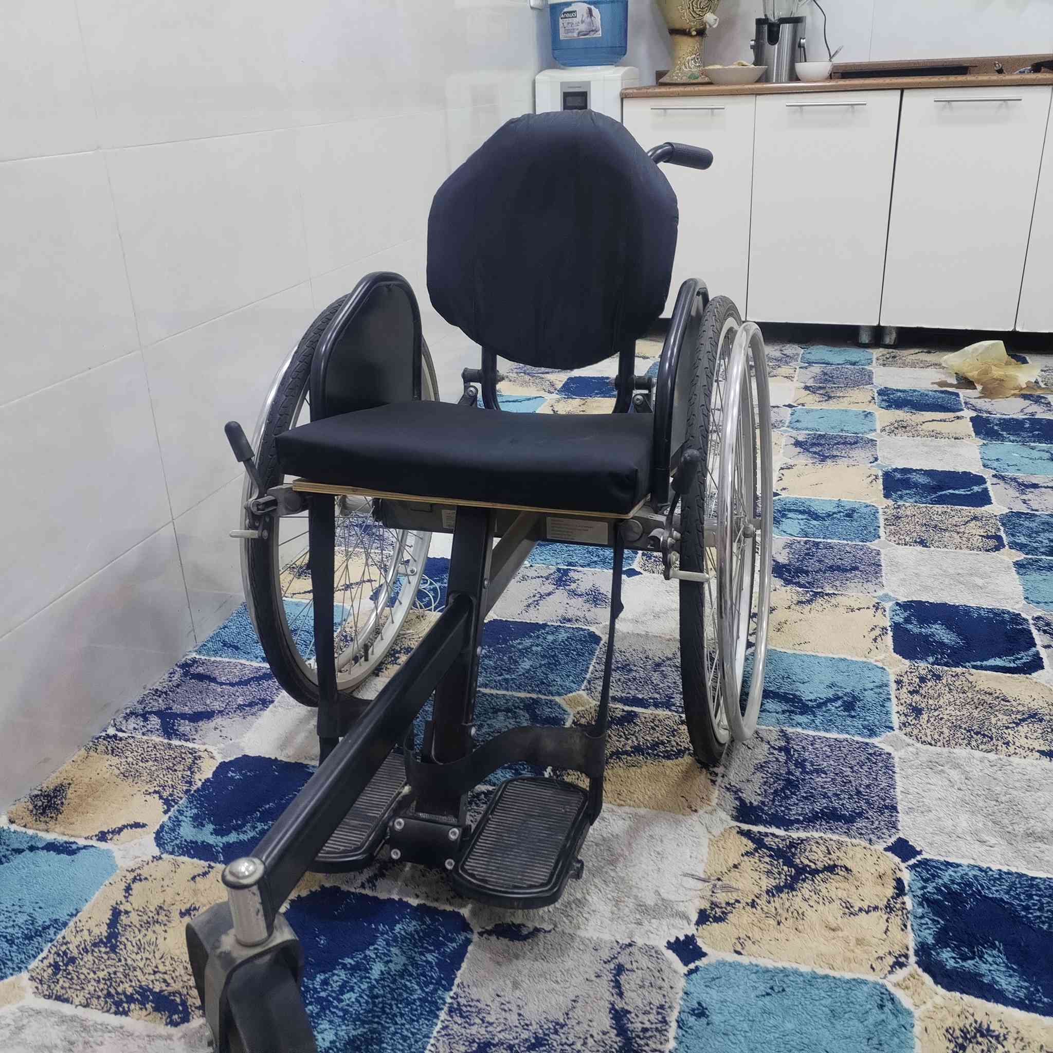 عربانه تفصال جديده غير مستخدمه سعره ١٠٠ الف مكان بغداد ***********
