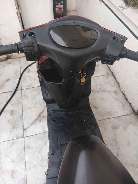 دراجة شحن مستعمل نظيفة ما ماشية هواي
رايدها بـ 500 الف

سرعتها 65  ملفها 1500 بيها 6بطاريات تمشي 45 كيلو 

للتواصل وياي ***********
