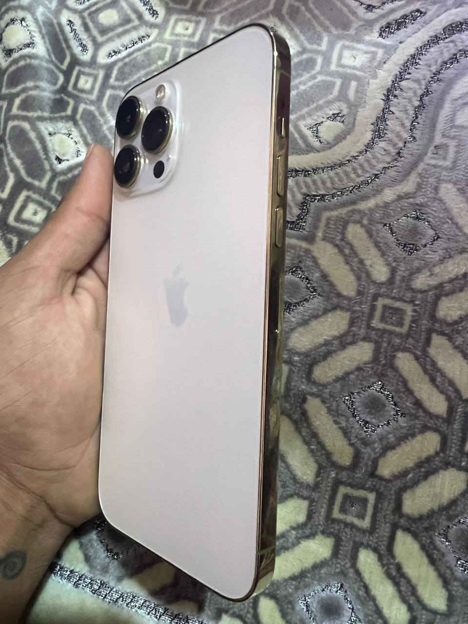 ايفون 13برو ماكس جهاز كفاله ع وضع شركه جديد استخدام شخصي البطاريه 86 لا مبدل ولامرفع ولامفتوح ابد وافحص وين ما يعجبك ذاكره 256 اتصال ع رقم *********** السعر 800 قفل كلش

