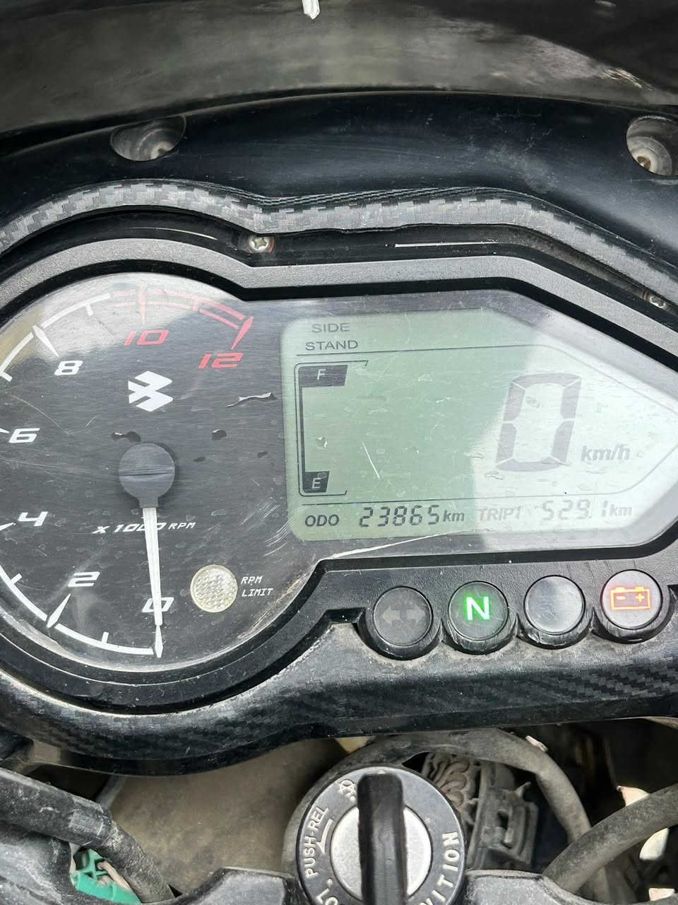 دراجه بولسر للبيع موديل ٢٣ رقم بغداد بسمي ماشيه ٢٤ الف مكاني بغداد حي الجهاد بيه النمره الثانيه ما تشتغل بس المكينه ما مفتوحه بلاديه كلشي ما بيه رايده ب مليون ٦٥٠ رقمي ***********
