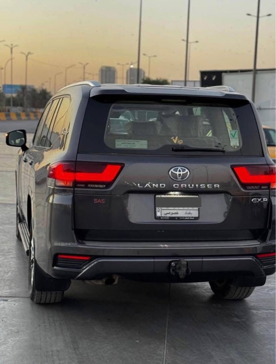 لاندكروز للبيع 2022 وكالة ساز ام الضمان
مغلفة PPF اصلي

السيارة جديدة ومكفولة من كل شي   
لونها رصاصي غير محدد 
رقم بغداد مميز ب اسمي
ماشية 65 الف كم حقيقي

فول مواصفات 
سلايد بصمة
محرك 4000 تنفس طبيعي 6 سلندر
الكراسي جلد و كهرباء 3 طكات 
كشنات تدفئة تبريد
رادار خلفي توقف ذاتي
كاميرا
شحن واير لس
فور ويل 4X4
بصمات عدد 2
مكفولة من كل شي صبغ بارد فتح
 السعر : 64.500$ بيها مجال بسيط 

مكان السيارة : بغداد السيدية
*********** متوفر واتس اب
*********** كورك
