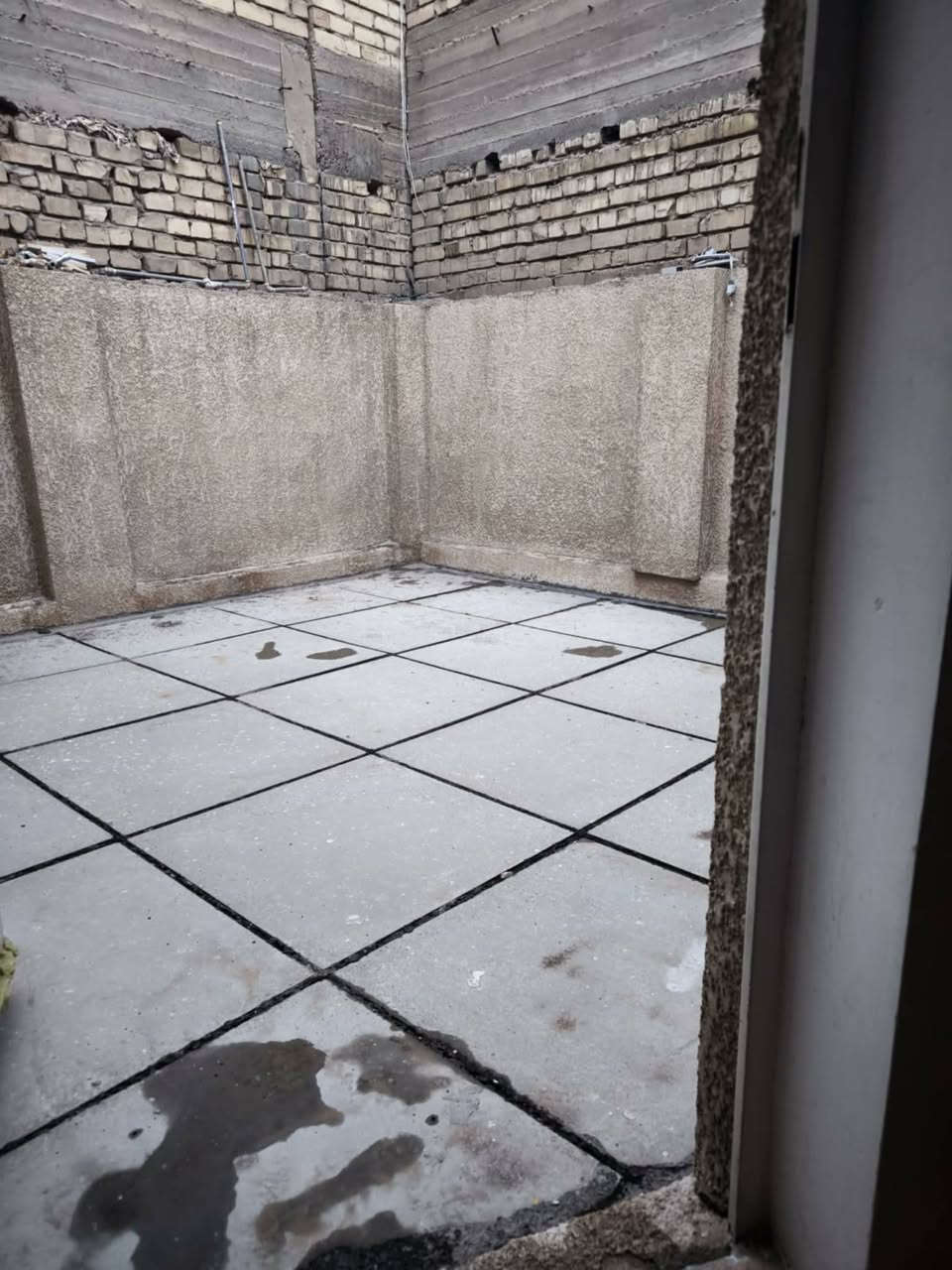 شقة للإيجار طابق أول نظيفه جدا منطقة الشالجية  قرب نادي السكك 120 م شارع عريض الشقه فوق بيت وليس عماره معزولة من ناحية الخصوصيه درج خارجي للشارع متوفر فيها جميع الخدمات تحتوي على غرفة نوم استقبال مطبخ معزول سطح وصحيات بلكونه الشقه غير مسكونه حالين 500 قفل بدون تعامل رجاءاّ فقط عوائل  للاستفسار الاتصال أو مراسلة الصفحة متوفر خدمة واتساب ***********
***********
