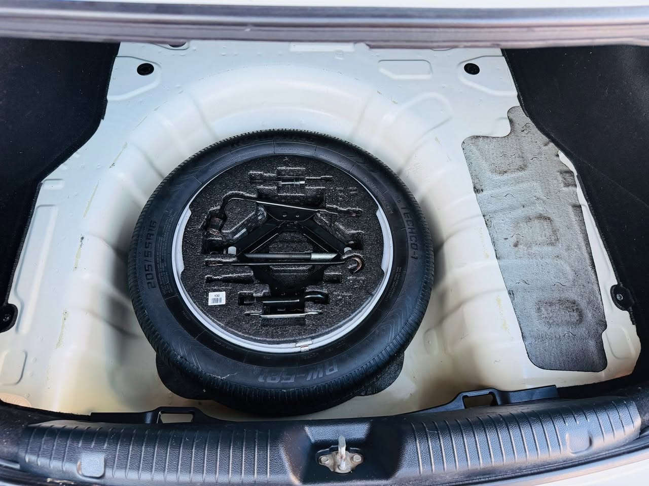 السلام عليكم 
الى عشاق الجديد…
كيا سيراتو 2015 خليجي ماشيه 79 الف حقيقي السياره استخدام شخصي على ايد وحده من الشركه رقم بصره مميز مشروع وطني محرك 1600 دووش مامفتوح شرط بالكارتون جاهزه السياره من كلشي مكينه وكير شرط الفحص حداديه ١٠٠/١٠٠ تبريد ثلج تدفئه تخم تاير جديد السياره بيه تراي شرط زيروو السياره بيه تبديل الباب الخلفي الايمن اصلي ورش تجميل قطعتين بدون اي ضرر والباقي مكفول لادحجات لازنجار لابارد السياره جديده جدا من الداخل والخارج احلى من الصور مكان السياره الناصرية السعر 118 للاستفسار ***********
