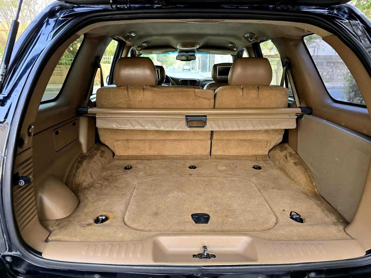 بلايزر فول عده الفتحه وراد ياباني سياره ع تراب الشركه خير من الله بيها قطعه وحده السعر  ٩٥ تريد وكاله تريد مداور *********** مكاني الديوانيه ٢٠٠٢
