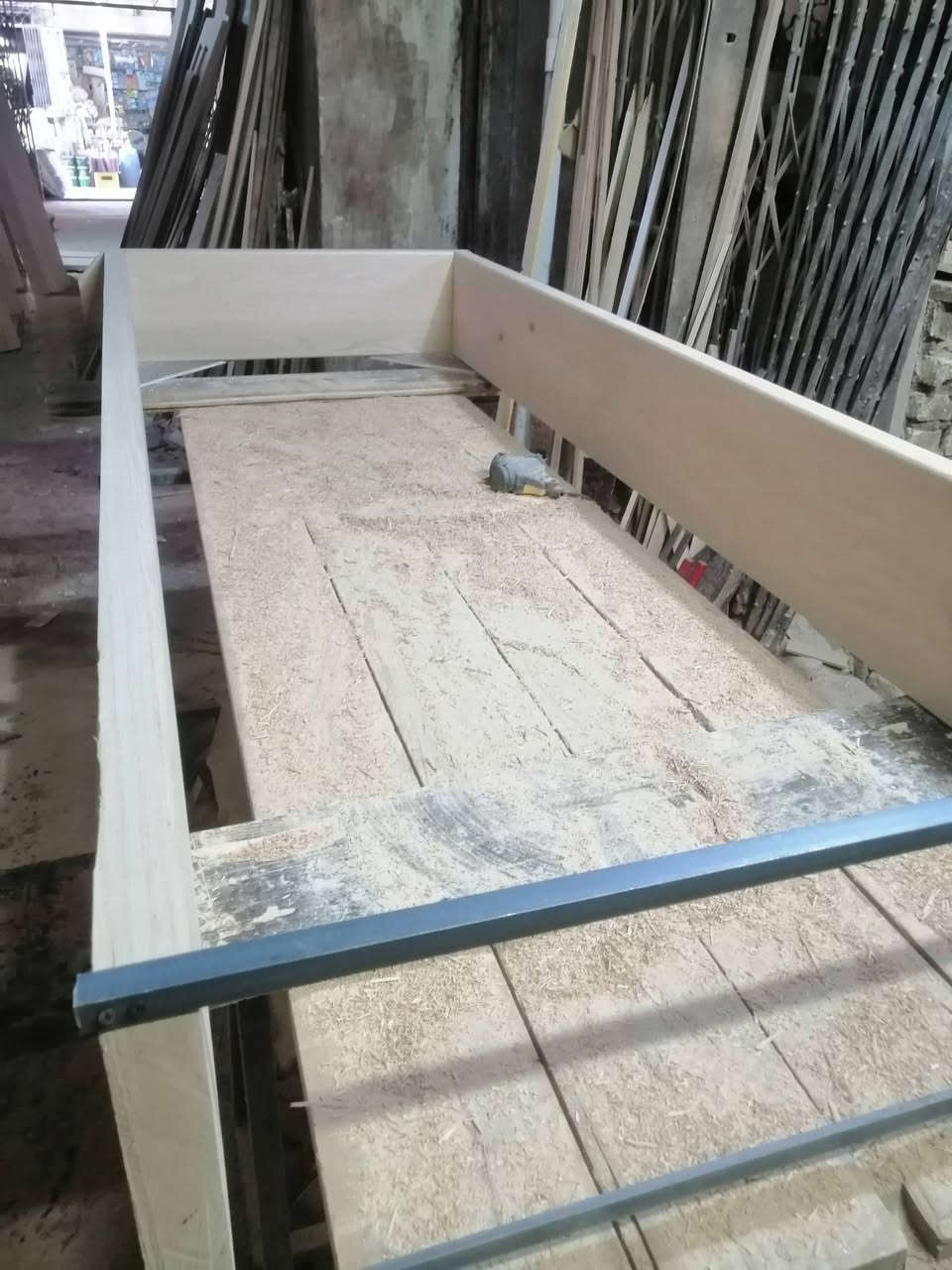 نعمل كافت البواب والجراجيب وكافت أعمال النجاره والغرف النوم بغداد الكاظميه شارع المفيد *********** الستفسار واتساب
