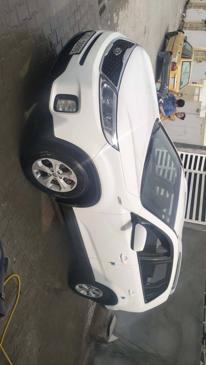 السلام عليكم سورنتو للبيع مديل ٢٠١٤ خليجي مكفوله كفاله عامه ماعده بارد شبر بل باب 
مكينه سته سلندر مكينه وكير خير من الله
٣ قطع تبريد سبعه راكب 
حداديه تخم تاير كله جديد 
تبريد ثلج 
سنويه ٢٠٣١ تريد تحويل تريد وكال
بيع ومراوس حسب القناعه بسياره اقل سعر منه 
مكاني ديوانيه  ***********
