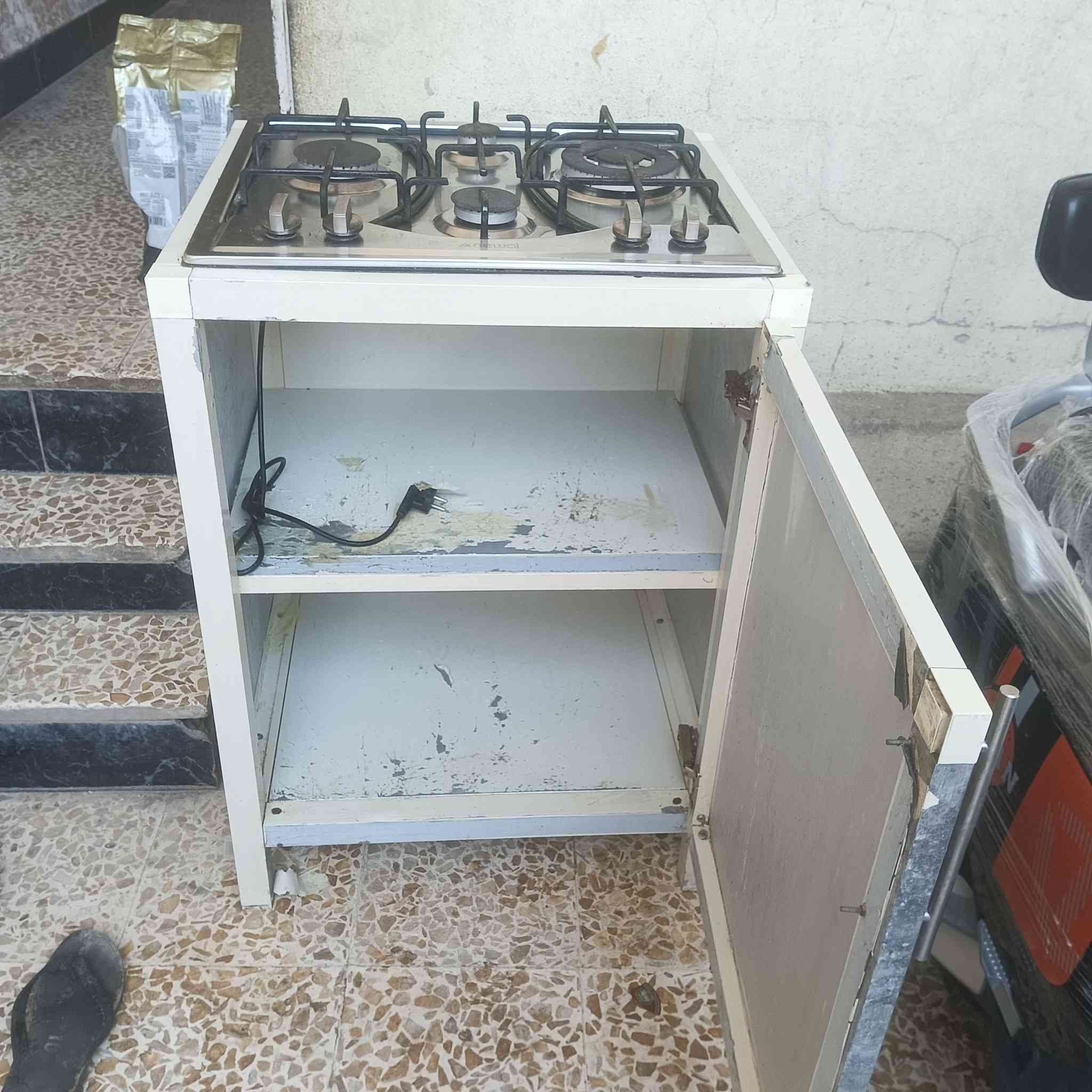 كاونتر ابو كرانيت 3ابواب حيل نضيف السعر 75وطباخ ابلازمه مع قاعده المنيو شرط شغال ونضيف السعر 65
***********
يوجد توصيل
