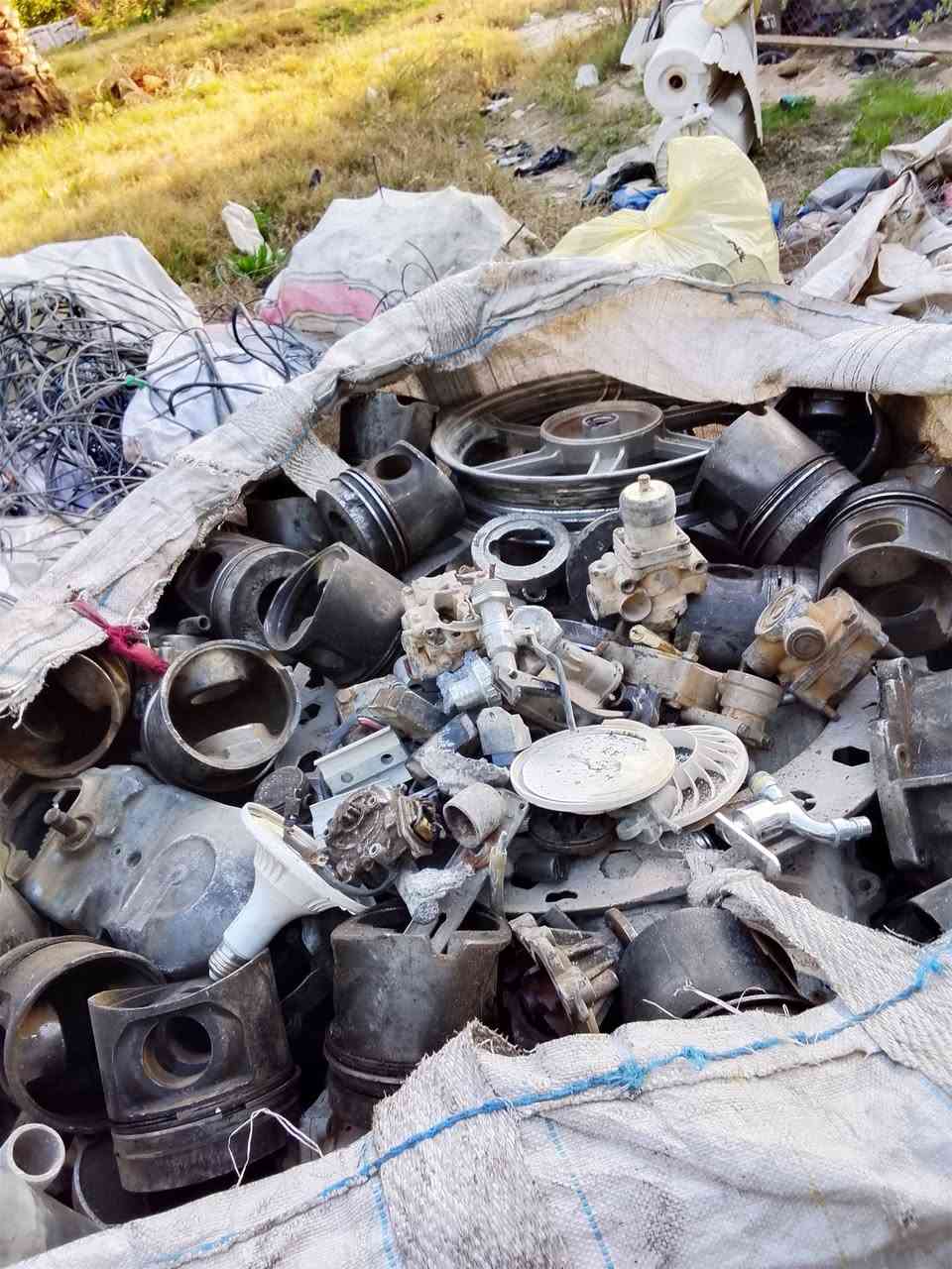 للبيع مطروح كمية تقريبا 2طن ونصف ***********
