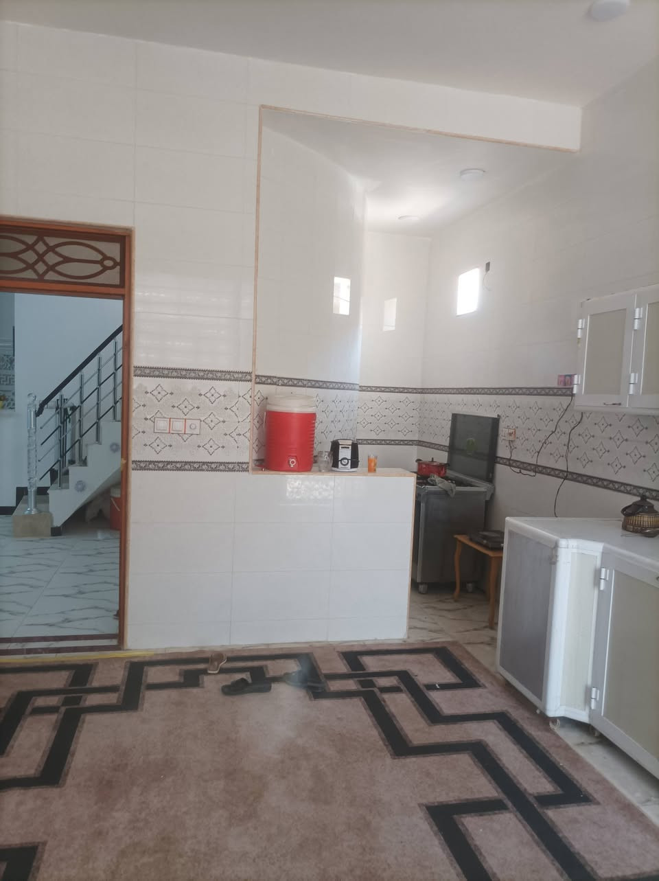 بيت للبيع مساحه الارض 300ناصريه شارع القيثاره على الشط عرف 2استقبال مطبخ صحيات طابق واحد تصاب ***********

