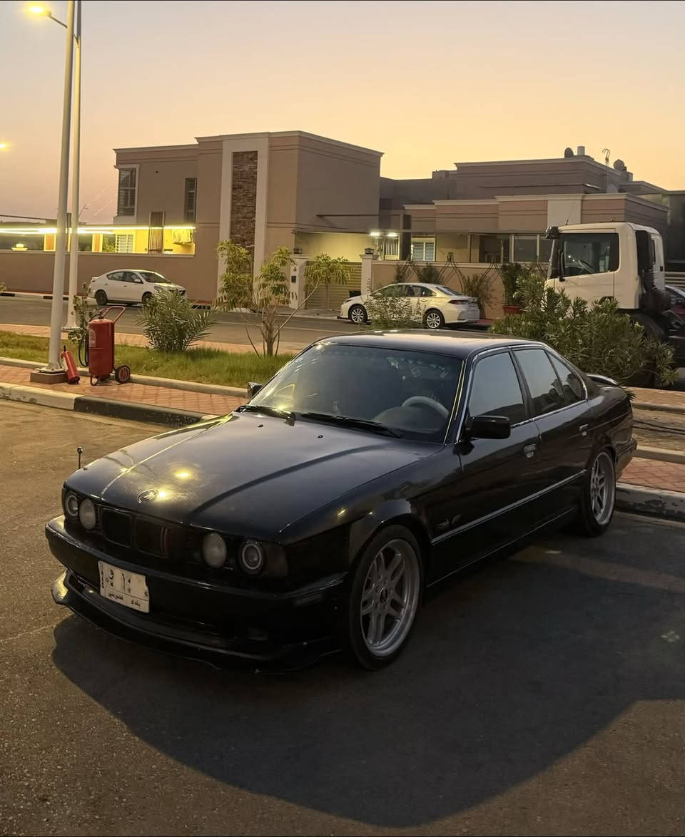 سلام عليكم BMW 525 مكينه 35مفتوح كير اكسل جدد توه شادهم اكسل قفل رياضي رون ناصي كاردن جديد حداديه جديده تبريد شغل منضومه جديده فتحه طكتين غرفتها حلوه نضيفه رقم بغداد مكاني البصره التنومه *********** السعر 50وبي مجال بصيط
