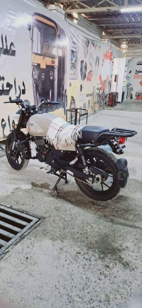 من رخصة الادمن دراجة دايون لايتي موديل 2024 محرك 200 أوراق سحب لون مميز اسمنتي دراجة خير من الله ما عايزه برغي على وضع  الشركه السعر 1600وبيها مجال بسيط  مكان الدراجه بابل الحمزه الغربي ع . الاتصال ***********.
