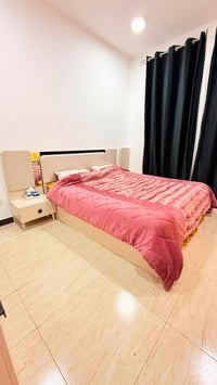 غرفة للبيع مع دوشك منطقة الحارثية مشدوده من شهرين 07755872000