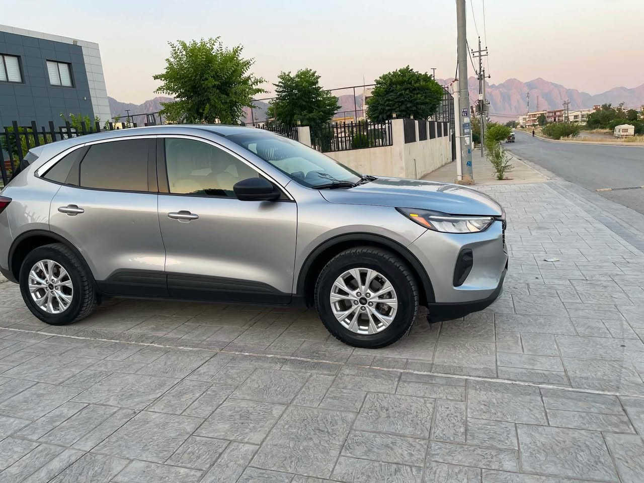 Ford Escape Active Lok         ***********
‎فۆرد اسكێپ
2023 
‎هەموو شتی بیلاد لۆك لۆك
_____________
‎گێچ ئەلكتڕۆنی
‎ئەوتۆ ستارت ستۆپ
‎ئەتۆ هۆڵد
‎لایت ئۆتۆ
‎برێك كارەبای
‎لایتەكی بیلادیە
‎پێشی كامل بیلادی
‎لایتەكانی پێش و دواوە لید
‎خەتی جادە
‎ڕاداڕ
‎گێڕ ماوص
‎سیستەمی كاڕپلەی
‎
‎یە ک پە ڵە ( بۆنیت)
‎لە گە ڵ چە مە لغ
What is up ***********
*********** رانية, السليمانية
