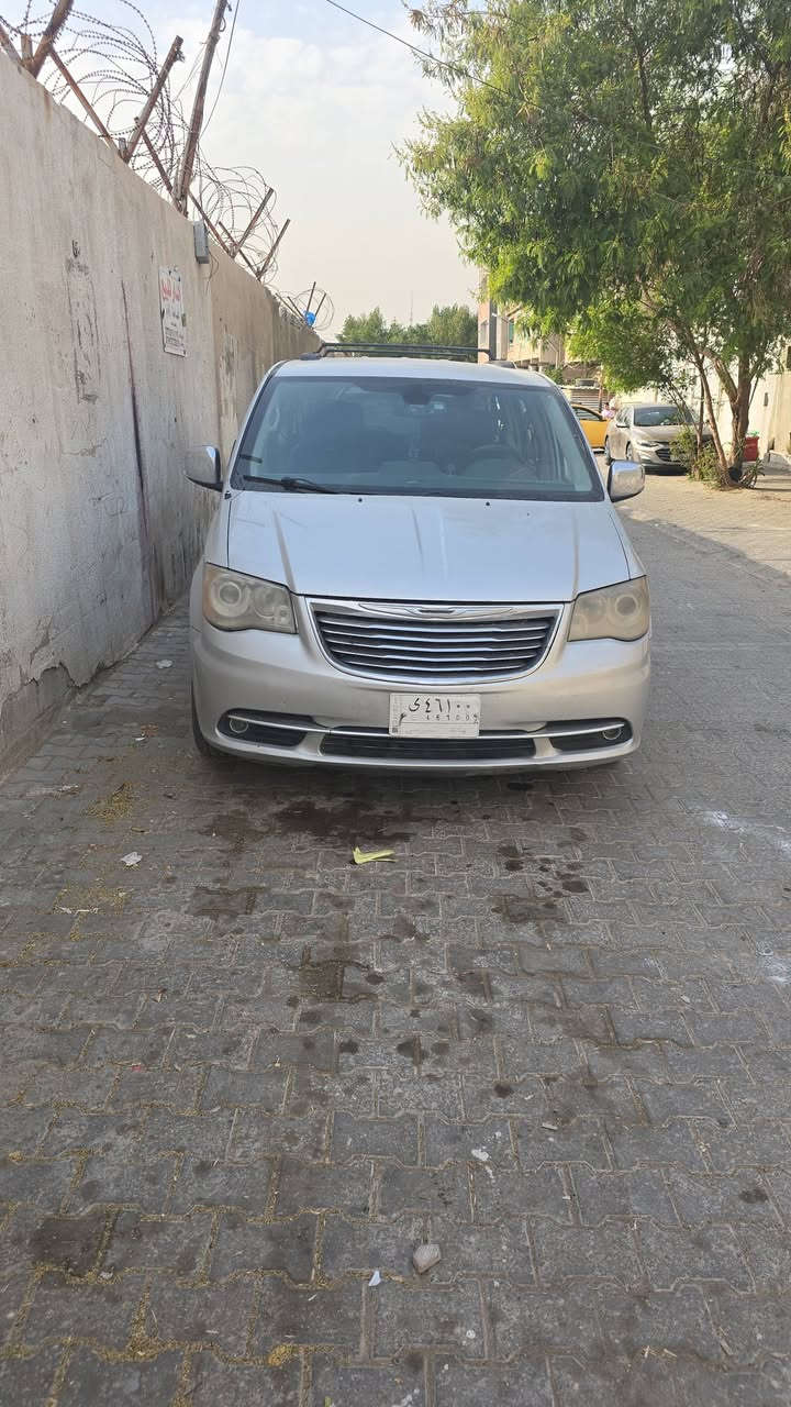 السلام عليكم رمضان كريم ان شاء الله الحلال للبيع موديل ٢٠١٢ ماشية ١٤٩ الف كيلو سعر قفل ١٣٠ ورقه اسف على الاطاله 
*********** علي بي واتساب
