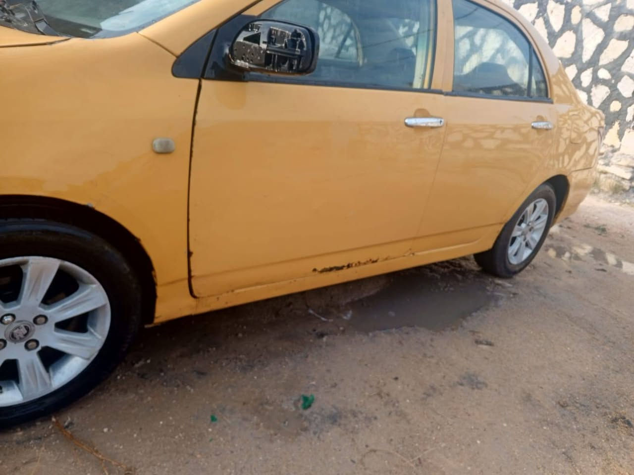 سلام عليكم شباب بيوايدي F3كير عادي مكينه كير مكفولات حداديه ٩٠ بل ميه توها صاعده هزه وسنويه ٢٠٣٠ويل كب تخم تاير باتري توني شاده وكهرابايات كلها شغاله كبل تشتغل علا باب الله مصفره هيه تاخذ كامل السعر ٢٨ وبيها مجال لن محتاج فلوس او التصل ***********
