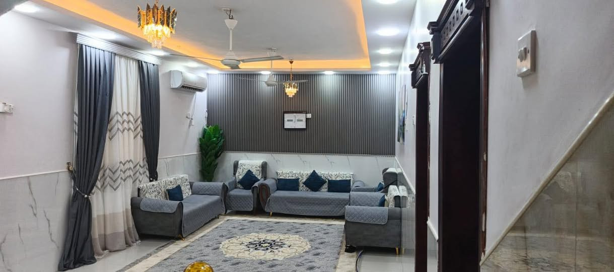 للبيع بيت مجمع الإيطالي  المساحه ٢٥٠  متر شارع ٢٠ طابق واحد يتكون من غرفتين نوم وصالة وبراني ومطبخ وصحيات مطلوب ٨٨ مليون السعر الكلي ٢٣٠ مليون 
لاستفسار مراجعت مكتب عقارات الفرسان حي العسكري قرب جامع الإمام علي ع ***********
