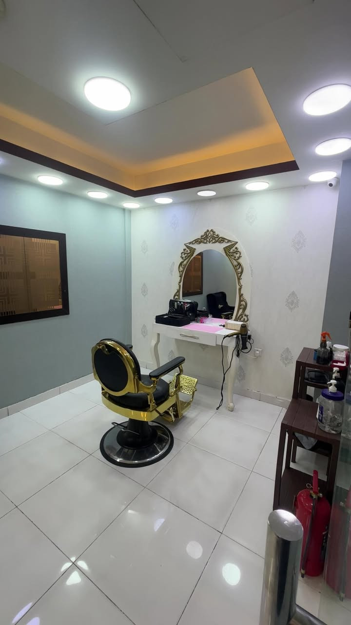 محل حلاقة في اربيل . بارك فيو للبيع جاهز من كل شي اجار مع الخدمات 780$(***********)
