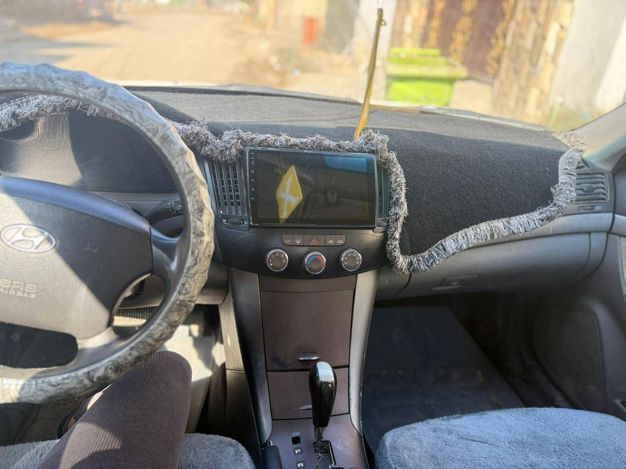 اسلام عليكم سيارة سوناتا دخول جديد كصه جنطه
كامله ما عايزها شي كير مكينة 2400 بانزين
متؤم انكليزي تخم تاير جاهزه اخر حبايه 
مكان السياره ذي قار سعرها 38
 *********** اتصل وتدلل
