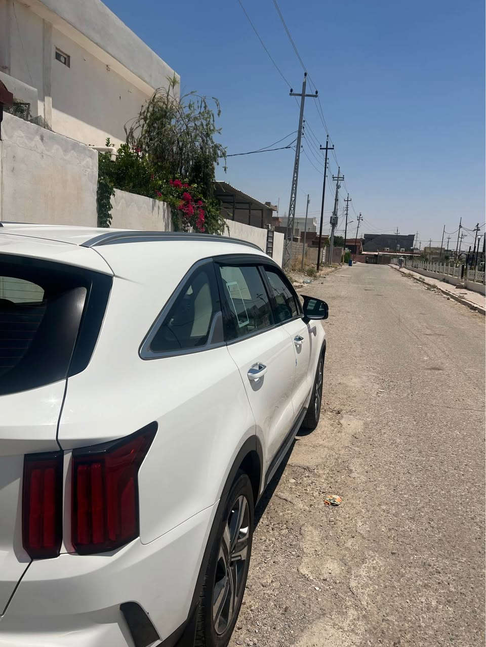 Kia Sorinto
كيا سورينتو 2021 v6 المرغوب
مواصفات 
شاشه 
رادار 
كاميرا خلفيه 
حساس كاميرا 
كشن كهرباء 
تبريد دبل زون 
نص ديجيتال شاشه سايق 
وبعد هواي مواصفات 
سياره بيها شبر بونيد تعديل وصبغ pdr 
وجهه باب سكن وباب سكن خلفى تعديل pdr موجود بالصور 
سياره مكفوله شرط الفحص ،رقم صاحب السياره *********** Singapore
