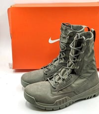 بوسطال قياس 44ماركه شركه نايك متوفر سعر 100الف  07771361017