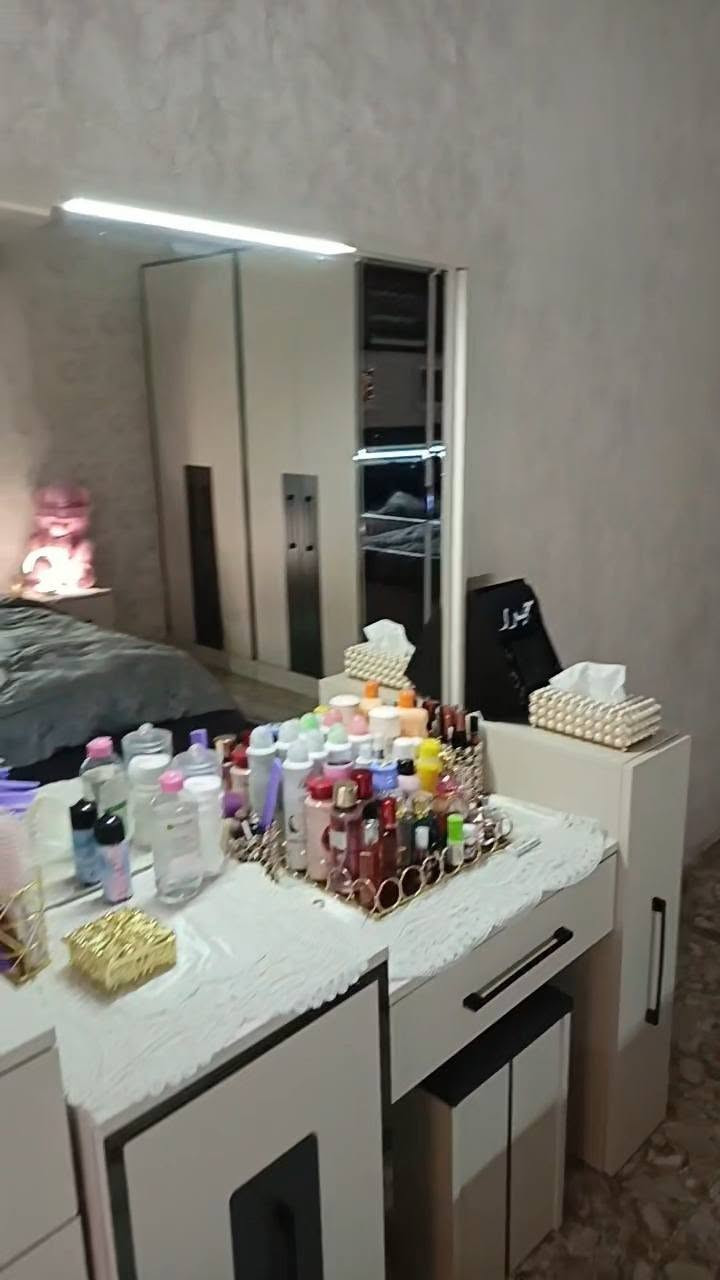 للبيع غرفة تركي ١٠ قطع نظافتها 90٪ اخذتها بمليون و350 اريدها بـ750
 ***********
