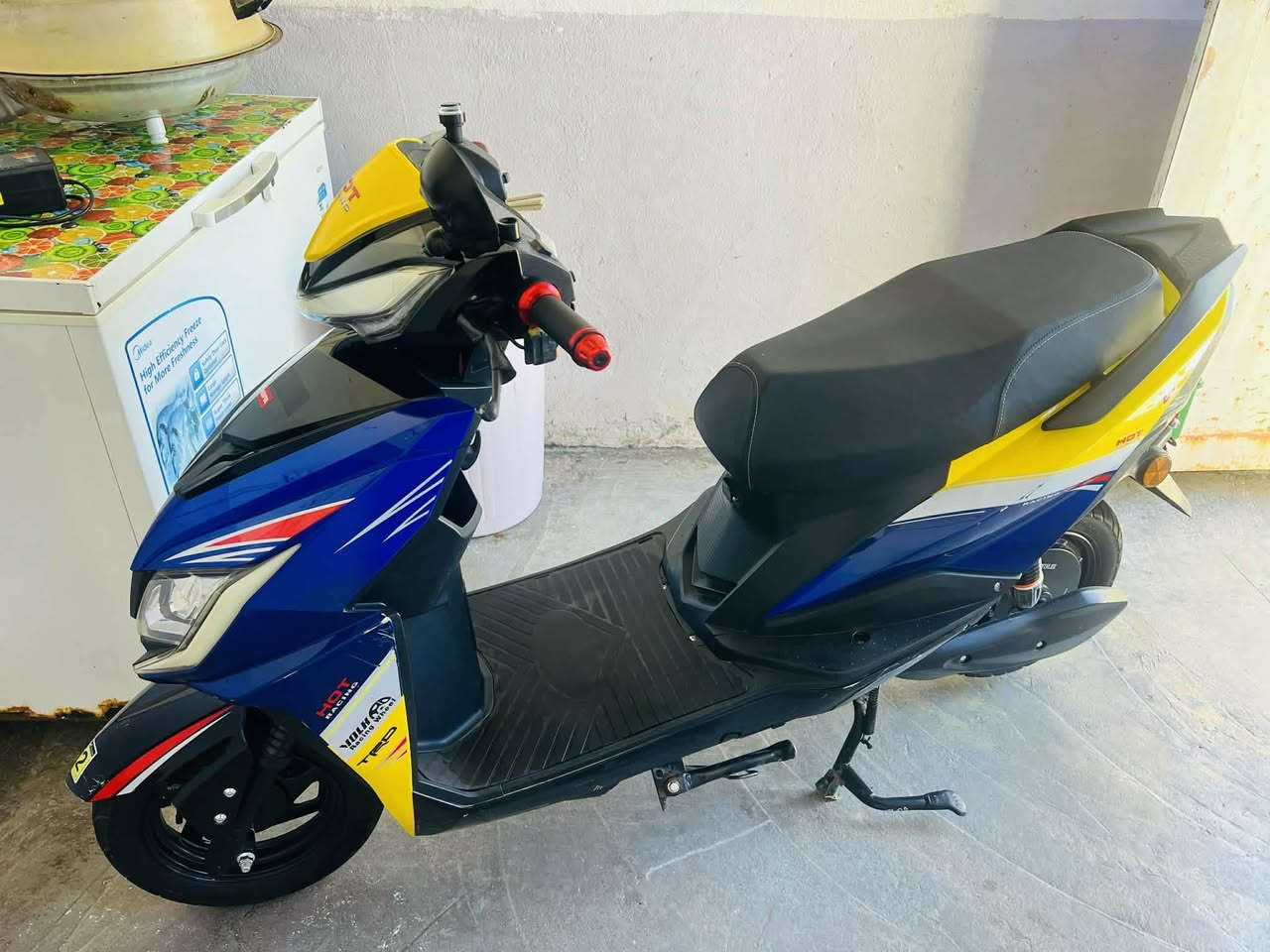 السلام عليكم ورحمة الله دراجه شحن  موديل 2024 للبيع او مراوس جديده 6 بطاريات ملف 1500 ماعوزها شي من شحن لشارع كبل ***********
