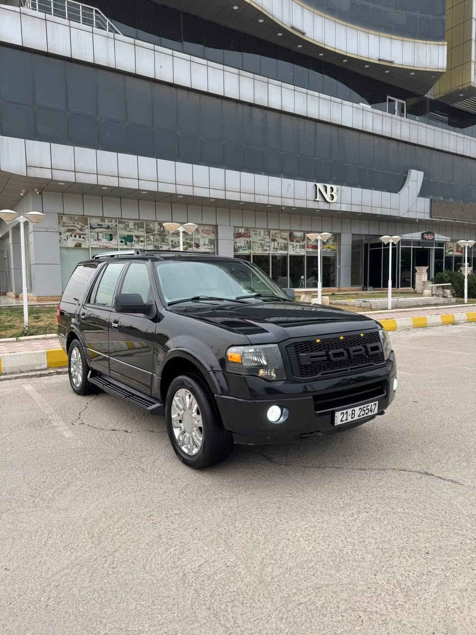 السلام عليكم
فورد اكسبديشن 2011

خليجي شريكه نيڤا 

  رقم شمالي شرط التحويل

مكينه كير مكفول شرط الفحص حجم المكينه ٥٤٠٠ ثمانيه سلندر 

صدر امامي خلفي جديد تبريد تدفئه كله شغال بدون نقص 

 

المواصفات خليجي معروفه فول 

فتحه سقف 

سكليتر كهرباء 

سبعه راكب ثلاث قطع تبريد منفصل 

كشن كهرباء 

داخل بيجي 

شاشه بلادي 

 جامات خلفيه اخيرات كهرباء  

رمز باب

بدون ضربه فقط بس باب سايق ربع صبغ 

وبعد بيها مواصفات 

مكاني ديالى خانقين 

سعر:150$ مجال حك الجيه

***********
