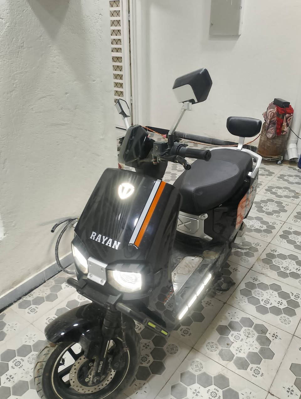 السلام عليكم دراجة شحن شركة رايان وحش الكون موديل 2026 بصمة الدراجة شغالة من كلشي كهربائيات اشاير بطاريات عدد6 ابريك امامي خلفي دهن ثلاثة نمر مثبت سرعة رجوع للخلف تمشي 79 حقيقي مكاني بغداد شهداء البياع مكاني بغداد شهداء البياع سعرها ب مليون و150 وبيها مجال للاستفسار علئ هذة الرقم ***********📲
