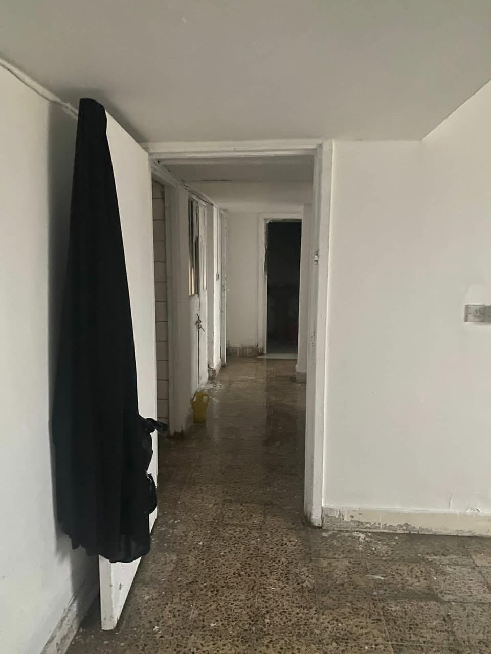 شقه بلعصافير للبيع بلعمارات القديمة عمارة 25 الطابق الثاني كلش نضيفة جهازه السكن لاستفسار رقم الهاتف ***********
