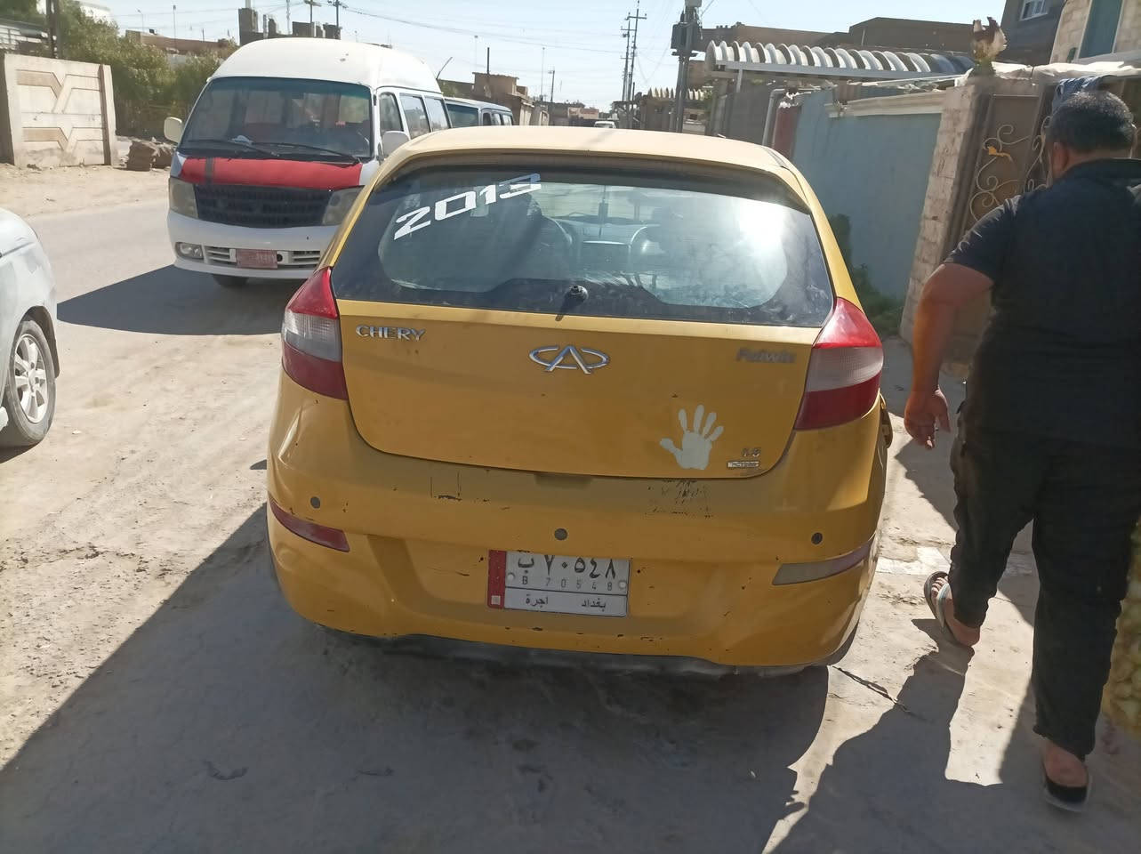 السلام عليكم للبيع شيري ٢٠١٣رقم بغداد سيارة جاهزة تبريد كير مكينه تايرات غرفه كلش حلوة شاشه تاب كشنات جلد سيارة مكفوله من الضربه صاحبها ماندله مستمسكات راعيها موجودة ابيعلك اتكفلك سرقه وعشاير وقانون عنواني جبله السعر ١٥وبيها مجال لاتتصل ودكلي شبيها ***********
