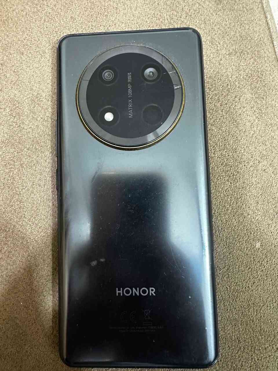 هونور X9c 
ذاكرة 256 
عشوائية 12 
اندرويد 16 
فطور بالبلازما
وفطر بزجاج الكامرات 
الجهاز شغال طبيعي 
وياه حافظة دفترية جلد 
وشاحن تجاري 
سعره 170 قفل 
بدون مراوس 
مكاني بغداد 
رقمي 
*********** بغداد, العراق
