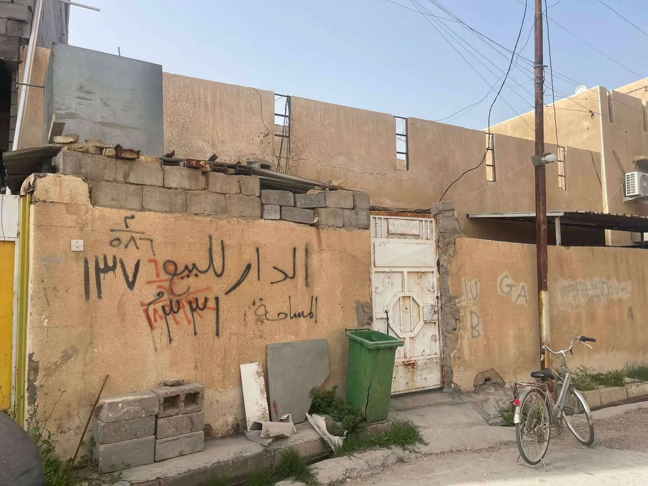 بيت قديم طابقين اربع غرف وبيت بناء جديد طابقين اربع غرف هيكل بلوك الطابق الأرضي بلوك مضغوط والطابق الثاني بلوك مفتوح مع بيتونه كبيره طابق ثالث مأسس بوري كهرباء العنوان الخالديه فرع مصرف الرافدين  المساحه الكليه ٣٣١متر طابو صرف باسم صاحبه تحويل مباشر


**إذا كنت صاحب هذا الإعلان وتريد حذفه لأي سبب، رجاءا أرسل رسالة إلى الدعم الفني**