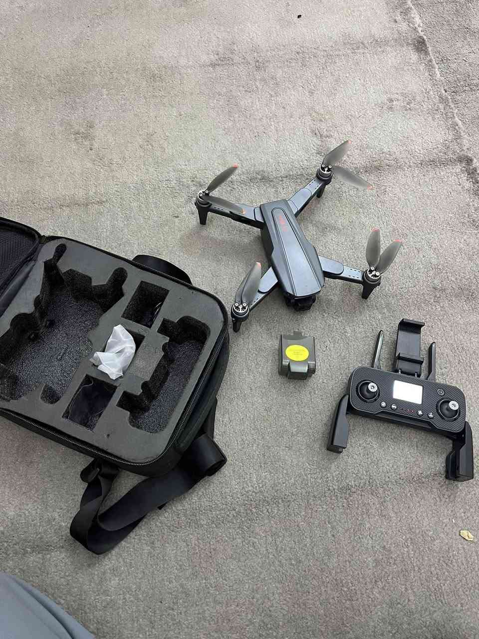 درون ام الكبل الي يريد تصوير يراسلني خاص
تأتي مزودة بكاميرا مزدوجة عالية الدقة 4K.
تتميز بخاصية FPV عبر الواي فاي.
تتضمن ميزة تثبيت الصورة الإلكتروني (EIS).
كامرة كمبل مانع اهتزاز
السعر مناسب *********** بي واتساب
