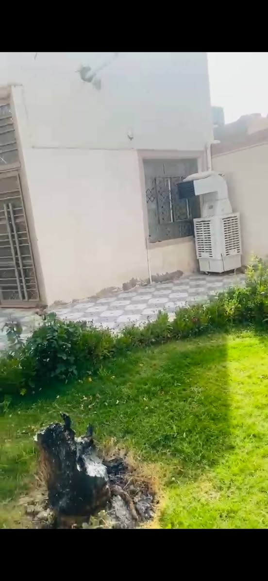 دار للبيع مساحة ٢٢٠ متر طابو زراعي سند ٢٥ بيه غرفتين نوم وصالة واستقبال ومطبخ وكليدور وحمامات داخلية وحمامات خارجية وحديقة  بناء قديم بس رممته قبل سنة تقريبا
الموقع من عمود ١٧٠ طريق كربلاء بغداد وتنزل مسافة ٦٠٠ متر مقابل مجمع الرحمان السياحي في منطقة حي البرج
اكو يمه حسينيات يجون بيها زوار وهوه قريب على شارع الزوار
السعر85قابل لتفاوض 
للتواصل والاستفسار:

واتساب: ***********

ملاحظة: المراسلة عبر الواتساب فقط، نعتذر عن استقبال الاتصالات المباشرة.
