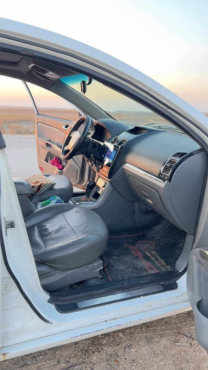 السلام عليكم للبيع
ام كراند سي 7 لون ابيض 
موديل 2014 
كير ومحرك كورله 1800 
سياره مكفوله من اي ضربه بيها لگاطات بل هلال مرشوشات 
حداديه وتخم تاير جدد 
تبريد خير من الله 
سياره جاهزه ماناقصها شي 
مكان السياره ناصريه جبايش 
للستفسار و
*********** 
0781 514 1571
