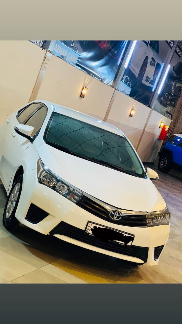 سلاوی خوای گەورەتان لیبیت 
تویتا کرولا
مۆدیل 2015 
سپی مەکینە گەورە(20)
سبوخ بس بۆنید رەشە 
داخلی نیە
بێ ژۆرێ 
١یەک جیگاش ساردی بچووکی هەیە 
لەرسم کووە ئەوهایە سەیارەکە بێ قەپ و قۆپە
بێ مەسەرەف بەناو خۆمانە 
گیر+مەکینە+تەقەو رەقەی بەشەرت 
***********
واتسئاب
سلام علیکم اخوان
تویتا کرولا 
مدیل2015
محرک 20عشرین مامفتوح شرت
سیارة بنید اسود
بدون داخل  
مکان واحدة سغیر تحدیل بارد 
سیارە کلشی مابی أی نقس
سنوئ بسم
گیر+محرک+حدادی شرت مابی نقس
*********** Singapore
