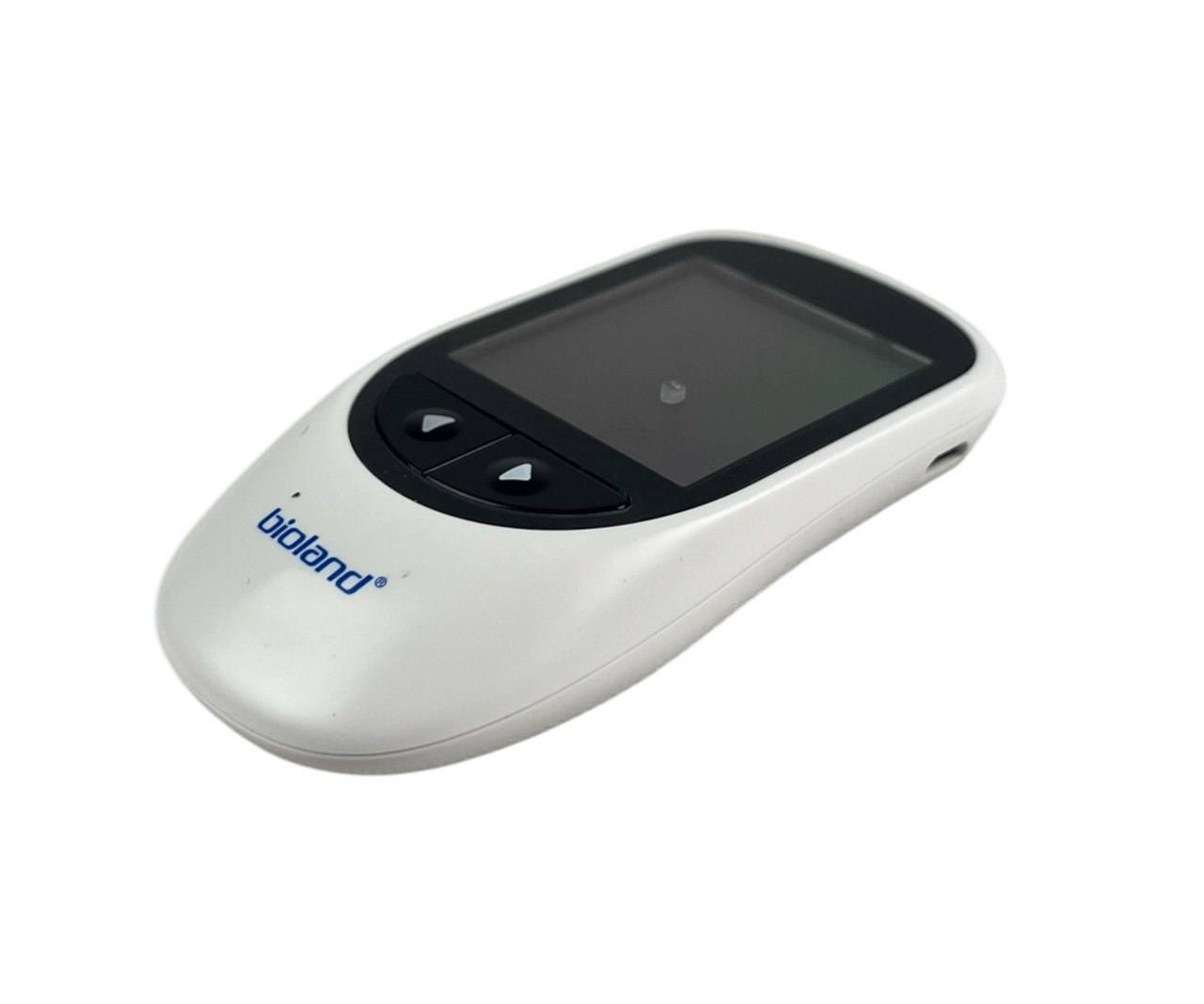 جهاز قياس السكر في الدم 777
الاستخدامات
قياس مستوى السكر في الدم بسرعة ودقة، مما يساعد مرضى السكري على مراقبة مستوياتهم واتخاذ الإجراءات المناسبة.
الميزات
مناسب للاستخدام اليومي بفضل سهولة التنقل وخفة الوزن، ما يجعله خيارًا مثاليًا للمرضى أثناء السفر أو التنقل.
شاشة LCD واضحة تعرض القراءات بشكل واضح مع إضاءة خلفية مريحة للعين، مما يسهل القراءة حتى في ظروف الإضاءة المنخفضة.
دقة عالية يستخدم تقنيات متطورة لقياس مستوى السكر في الدم بدقة، مما يعزز الثقة في النتائج.
استخدام بسيط وسريع عملية فحص بسيطة لا تتطلب سوى القليل من الدم للحصول على النتائج في غضون ثوانٍ.
الجهاز يعمل على الشحن مع منفذ وكيبل مخصص للشحن
حقيبة صغيرة للاحتفاظ وخزن جميع الاجزاء
ابعاد المنتج: الارتفاع 11 * العرض 7* الطول 3سم
المنشأ: الصين
ملاحظات
الجهاز لا يحتوي على شريط فحص
ينصح بالاحتفاظ بالجهاز في مكان جاف وبارد بعيدًا عن أشعة الشمس المباشرة للحفاظ على دقته.
هذا الجهاز مخصص للاستخدام الشخصي، وينبغي استشارة الطبيب قبل الاعتماد الكامل على قراءاته.
لا يمكن توصيل هذا المنتج الى كردستان العراق للاستفسار الاتصال على ***********

