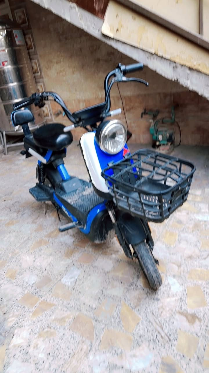 دراجة شحن للبيع بسعر 250 وبيهه مجال عنوان بغداد الجديدة شارع المسبح م ***********
