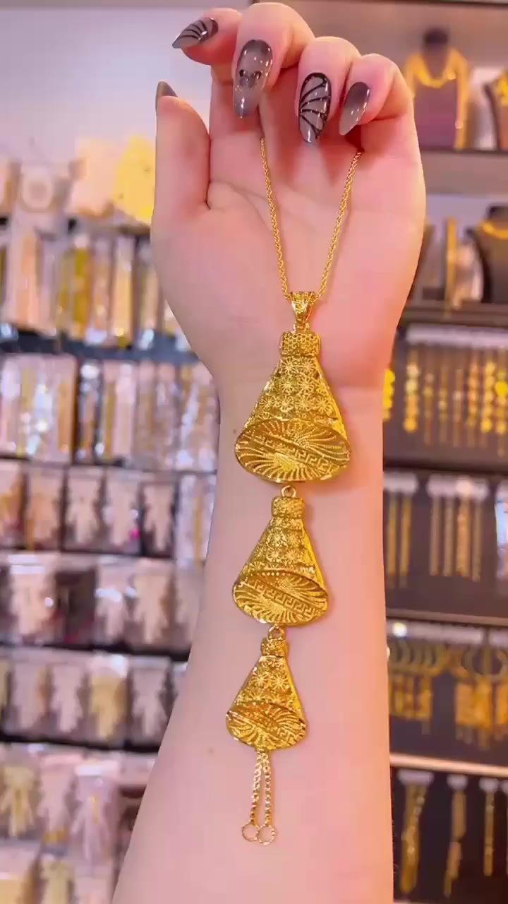 جمال السيتات.
تقليد الذهب. طلاء ثابت 💯 
ضمان بطلاء


**إذا كنت صاحب هذا الإعلان وتريد حذفه لأي سبب، رجاءا أرسل رسالة إلى الدعم الفني**