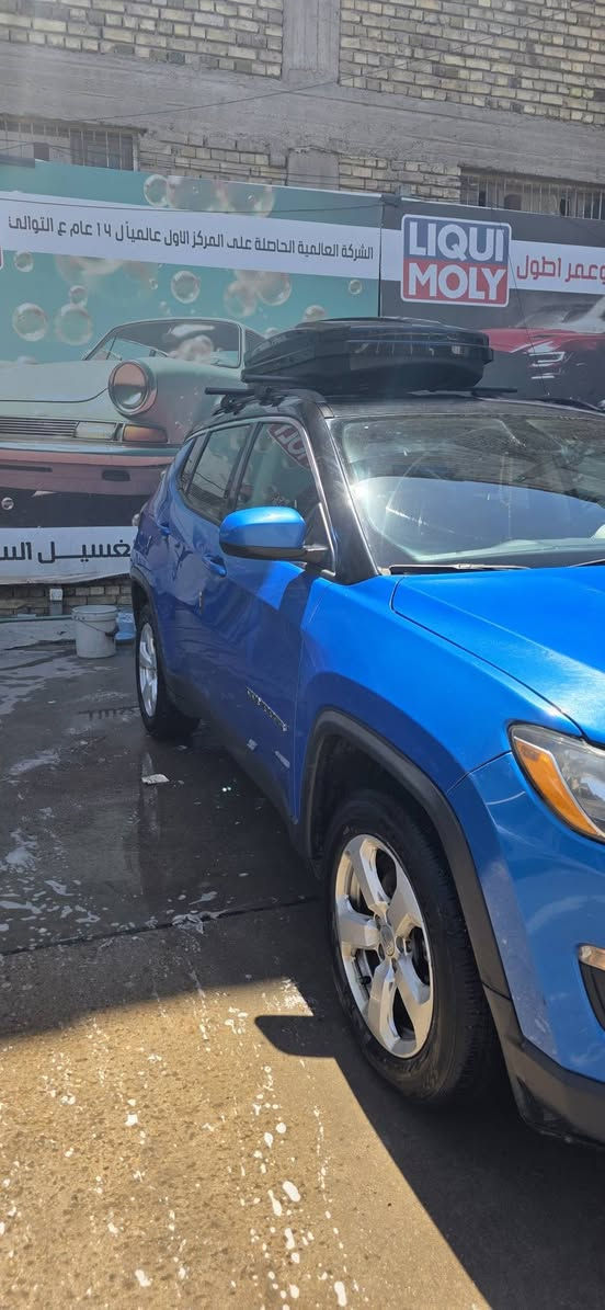 ​العنوان: جيب كومباس 2018 فئة Latitude - مكفولة  (وارد أمريكي)(مسجل غرق لغرض الدخول)
📌 الوضعية العامة والكفالة :
​السيارة مكفولة كفالة عامة من الصبغ، الغرق، والضرر.
​شاصي، لغود، وإيرباكات سليمة بلاد 100%.
​البودي سليم وبحالة ممتازة جداً (مثل ما موضح بالصور).
​⚙️ المواصفات الفنية والأنظمة:
​الموديل: 2018.
​المحرك: 4 سلندر بسعة 2.4L (Tigershark) اقتصادي ونشيط جداً.
​ناقل الحركة: كير أوتوماتيك 6 سرعات (تبترونك).
​نظام الدفع: دفع أمامي FWD.
​✨ مواصفات الراحة والتجهيزات (فئة Latitude):
​بصمة تشغيل وبصمة أبواب (دخول ذكي).
​شاشة لمس بلادية متطورة تدعم البلوتوث والـ USB مع تحكم ستيرن كامل ومثبت سرعة (Cruise Control).
​مقاعد مخمل بلادي مطعمة بالجلد، مع مقود مغلف بالجلد الطبيعي.
​تبريد قطعتين (ثلاجة) مع فتحات تهوية خلفية للمقاعد الخلفية.
​ويل كب حجم 17 إنش، مع مرايا جانبية كهربائية مجهزة بهيتر تدفئة.
​كشافات ضباب تفاعلية تتحرك تلقائياً مع المنعطفات.
​كاميرا خلفية بلادية دوارة عالية الوضوح مع حساسات ضغط .
​💵 السعر المطلوب: 15,000$ (دفتر و50 ورقة)
📍 مكان التواجد: البصرة
📞 للتواصل والاستفسار: [على الخاص]


**إذا كنت صاحب هذا الإعلان وتريد حذفه لأي سبب، رجاءا أرسل رسالة إلى الدعم الفني**