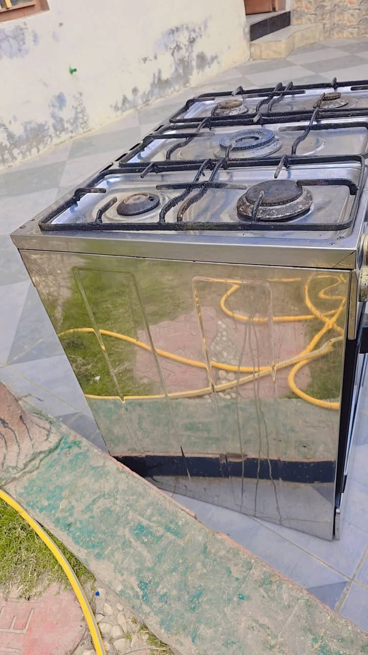 البيع طباخ شرط الشقل حته الفرن السعر ب 100 الف ***********
