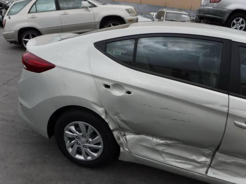 سلام عليكم من رخصت لادمن المحترم هونداي النترا 2017ماشيه 31شرط الفحص باسمي عل وضع شركه حادذها موضح بالصور عده هاي طخه مكفوله مكان سياره بغداد سعر 145بس شراي يتصل ممتواجع عل فيس ***********
